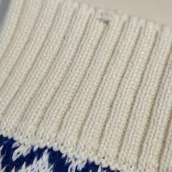 2 Holiday Lane Family Sweaters for your Dog Size Large - Picture 7 of 10